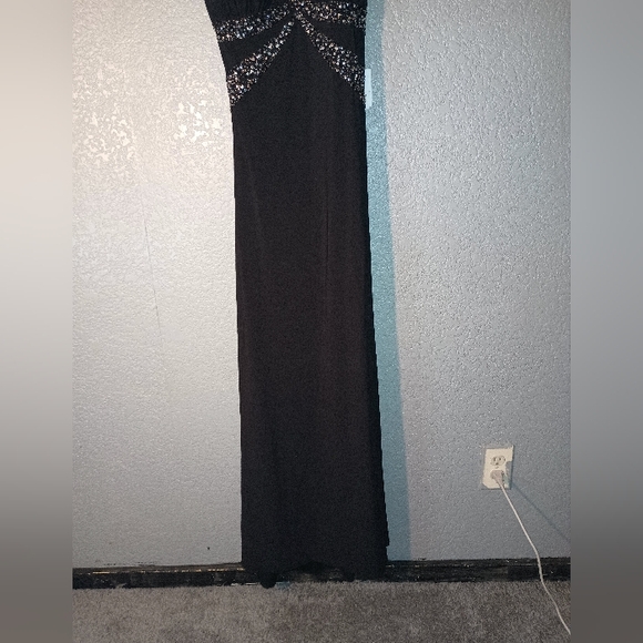 Women's Formal Dress/Gown - Picture 2 of 8